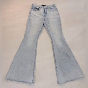 Veronica beard light wash, flare/bell bottom jeans, size 28! ✌🏼